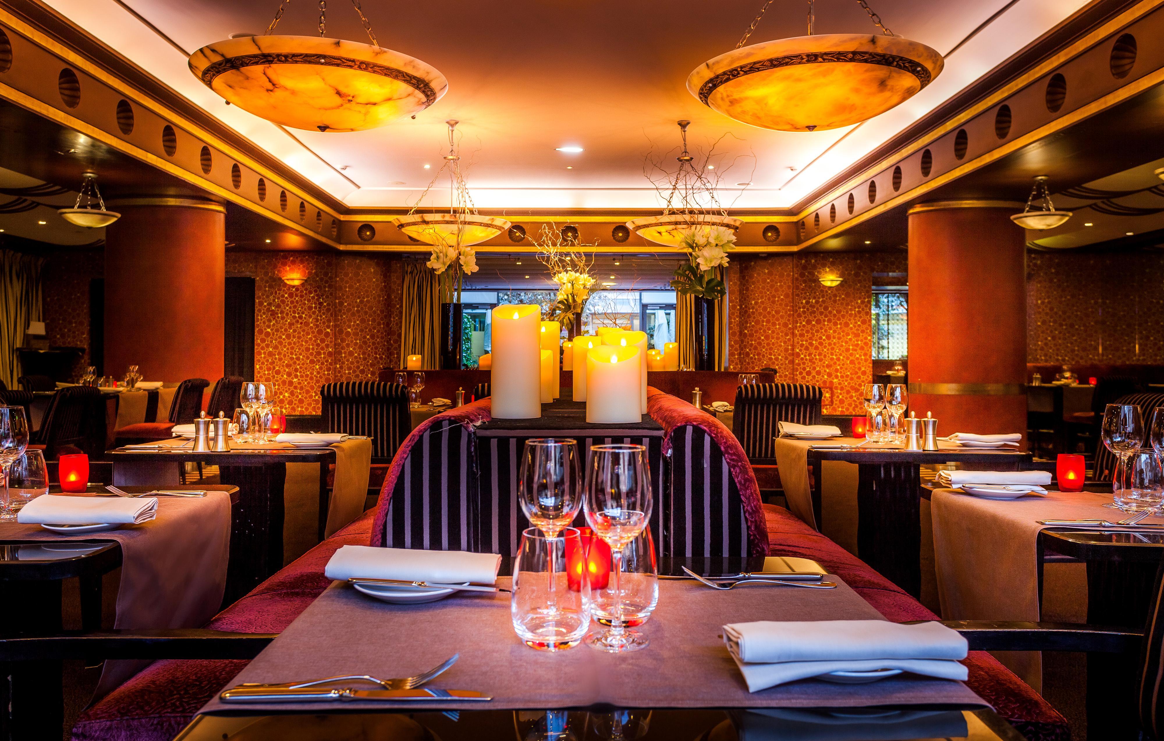 호텔 뒤 컬렉션네어 아크 드 트리옹프 파리 외부 사진 The interior of the restaurant