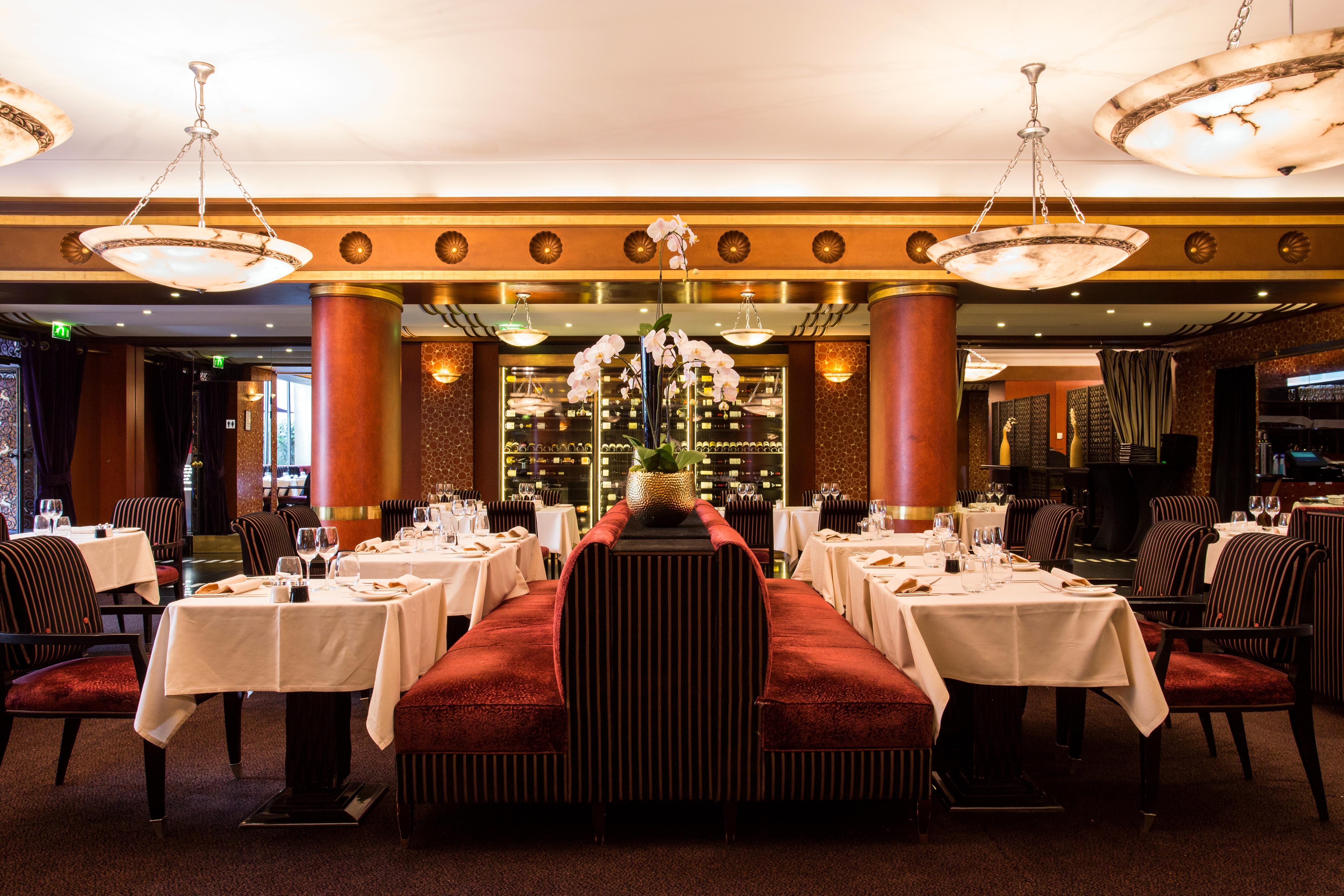 호텔 뒤 컬렉션네어 아크 드 트리옹프 파리 외부 사진 The interior of the restaurant