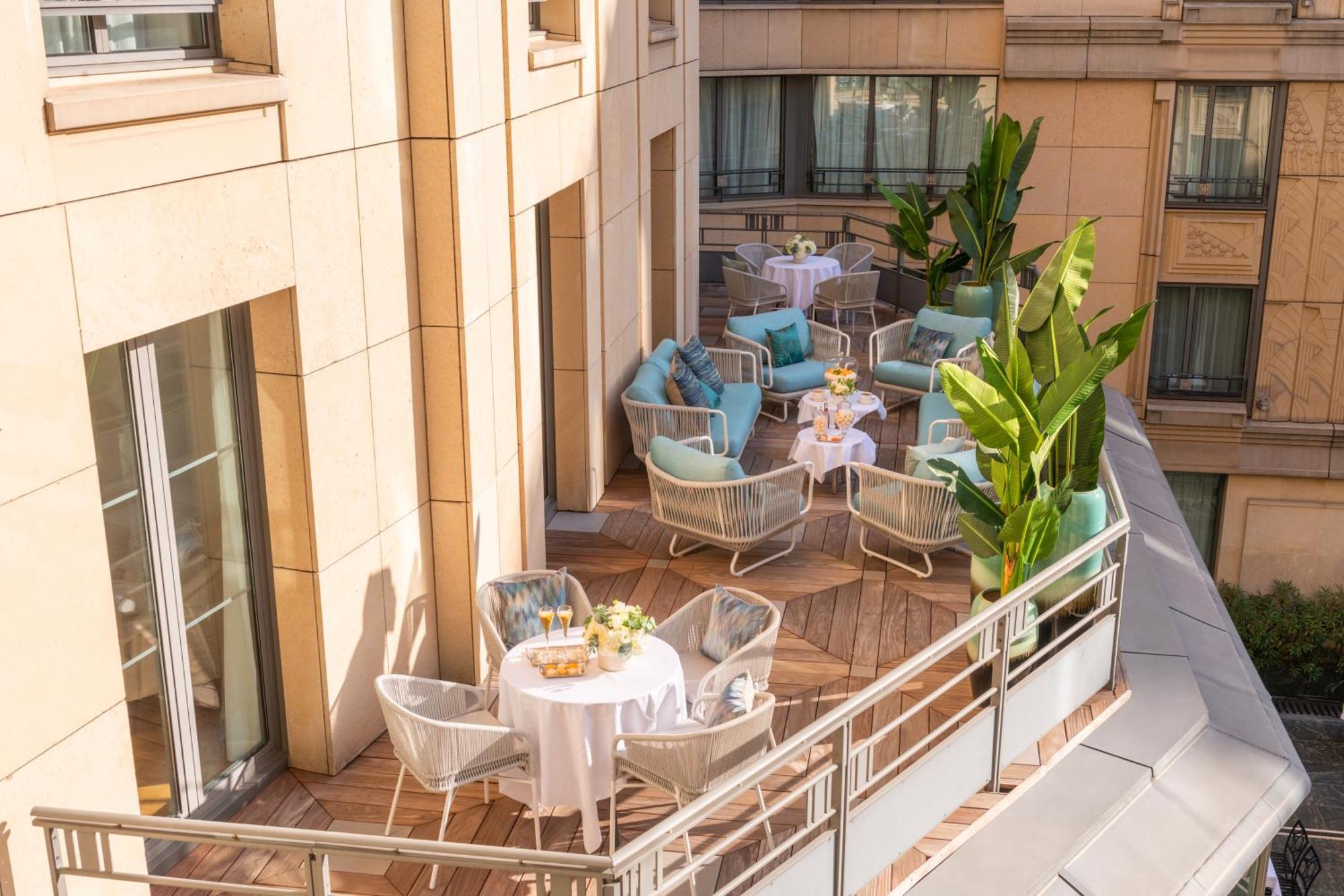 호텔 뒤 컬렉션네어 아크 드 트리옹프 파리 외부 사진 The Terrace at the Four Seasons Hotel