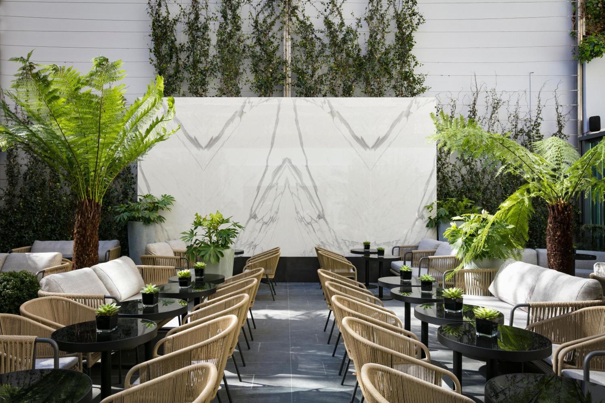 호텔 뒤 컬렉션네어 아크 드 트리옹프 파리 외부 사진 The Terrace at The Ivy Collection