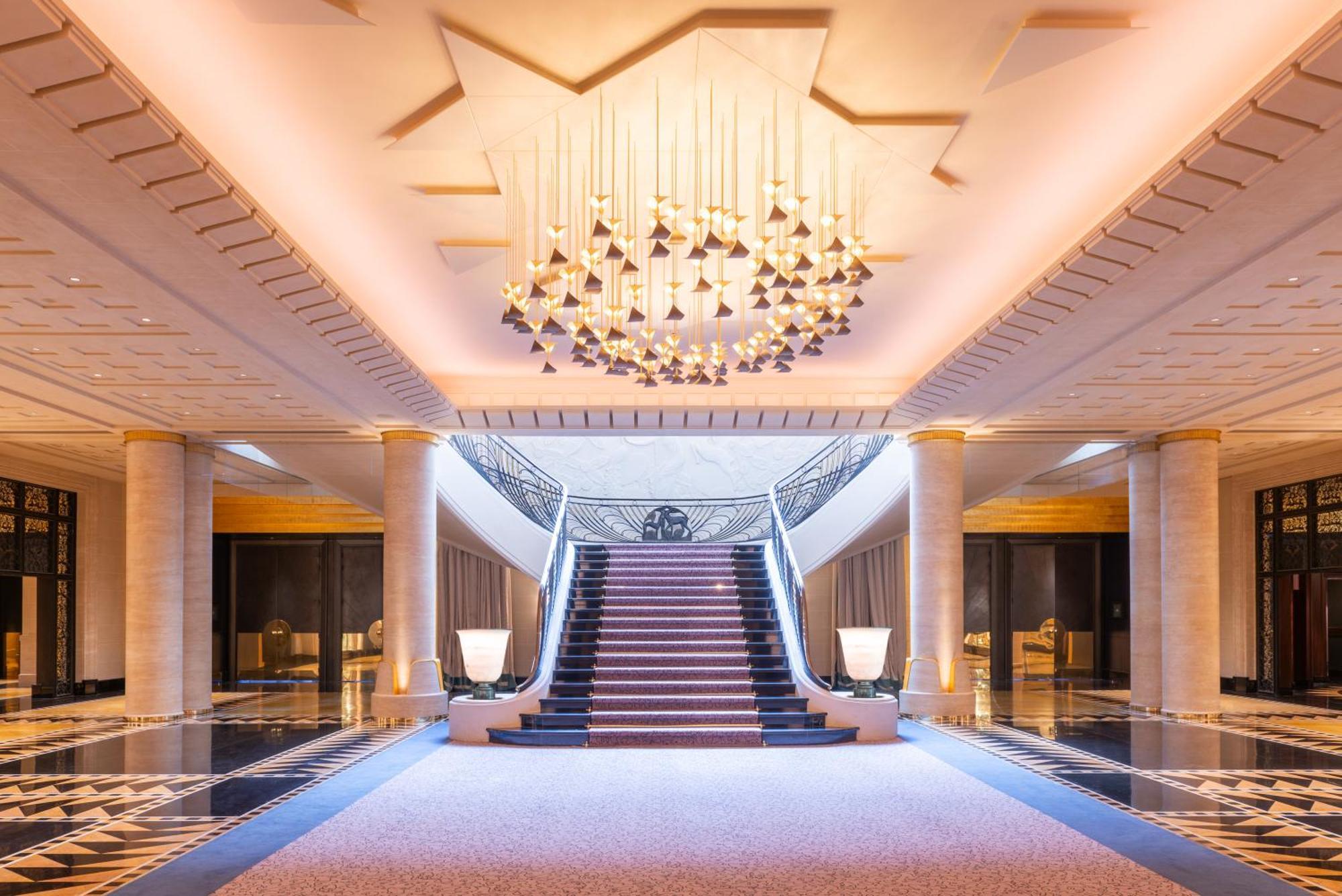 호텔 뒤 컬렉션네어 아크 드 트리옹프 파리 외부 사진 The lobby of the hotel